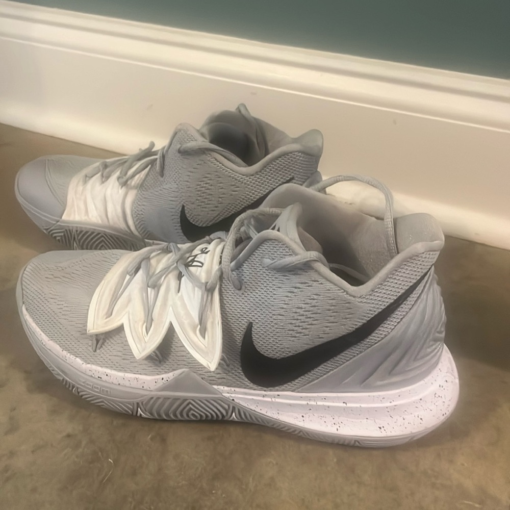 Size 11 Nike basketball shoes. Great condition!